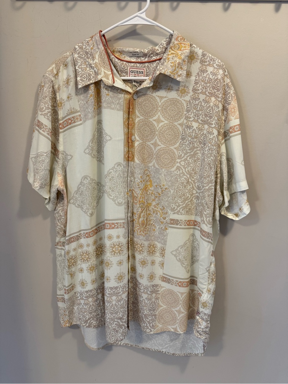 GUESS Men's Cream and Tan Patterned Short-Sleeve Button-Down Shirt